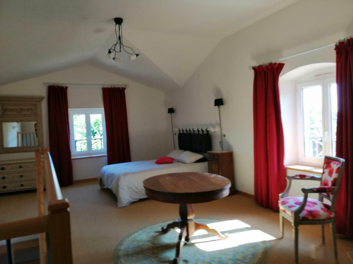 Chambres D'Hotes Le Cedre Bleu Saint-Lattier Exterior photo