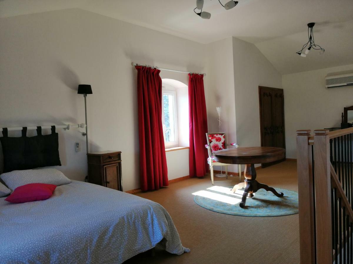 Chambres D'Hotes Le Cedre Bleu Saint-Lattier Exterior photo